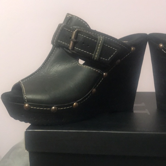 Reba Unlimited Wedge with Buckle Accent - Black. - Picture 12 of 12